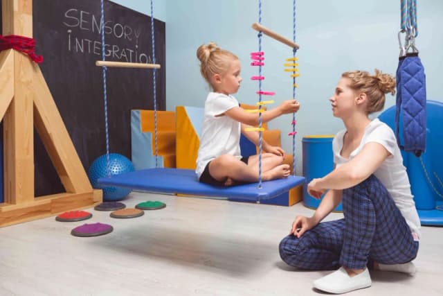 Integracja sensoryczna na co dzień: skuteczne ćwiczenia dla dzieci